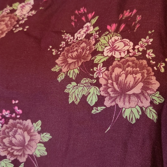 Arizona almost new floral Maroon tops size XXL - Picture 2 of 6